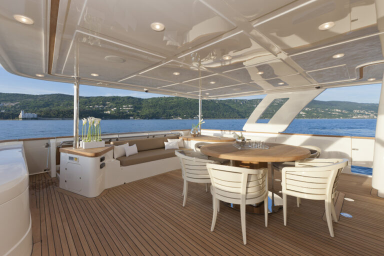 Motor Yacht Ziacanaia N33 Ferretti Custom Line - Cockpit