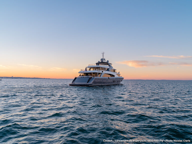 Motor yacht 4400 FAST FLY - exterior