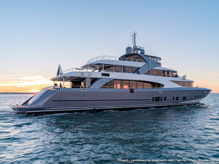 Motor yacht 4400 FAST FLY - exterior - side view