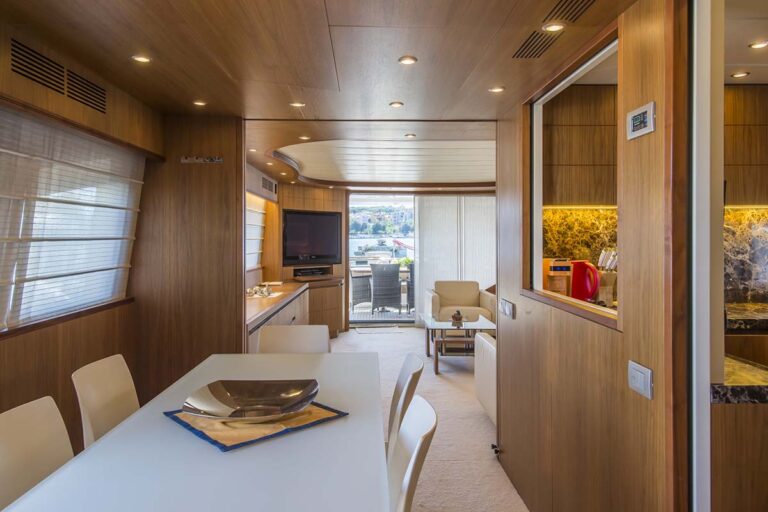 Motor yacht 888 - 015
