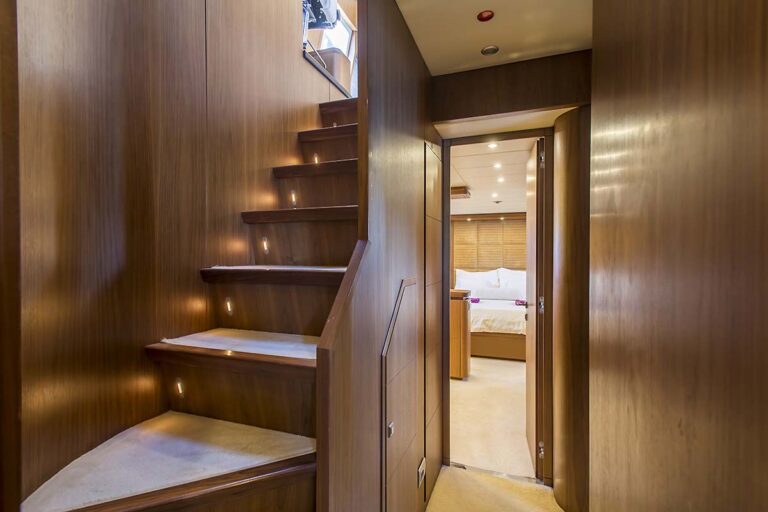 Motor yacht 888 - 018