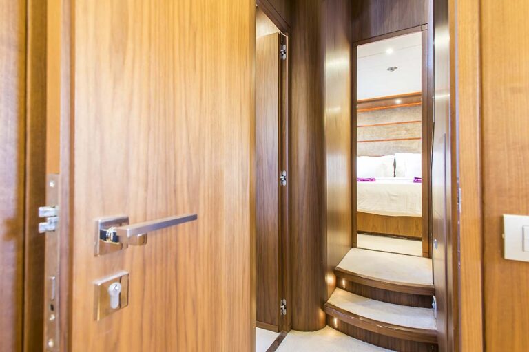 Motor yacht 888 - 019