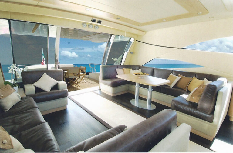 Motor yacht AMIR III - Salon looking Aft