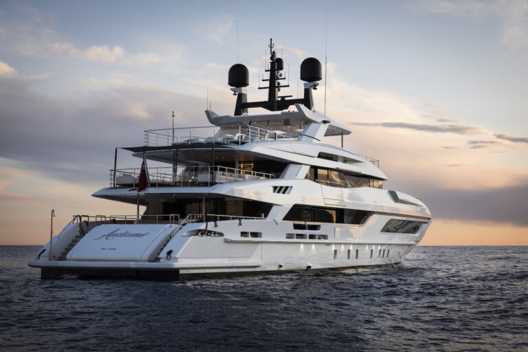 Motor Yacht ANDIAMO - Stern