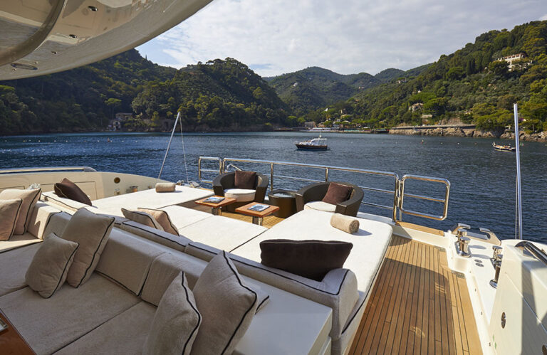Motor yacht ANTELOPE III - Aft Deck Sunpads