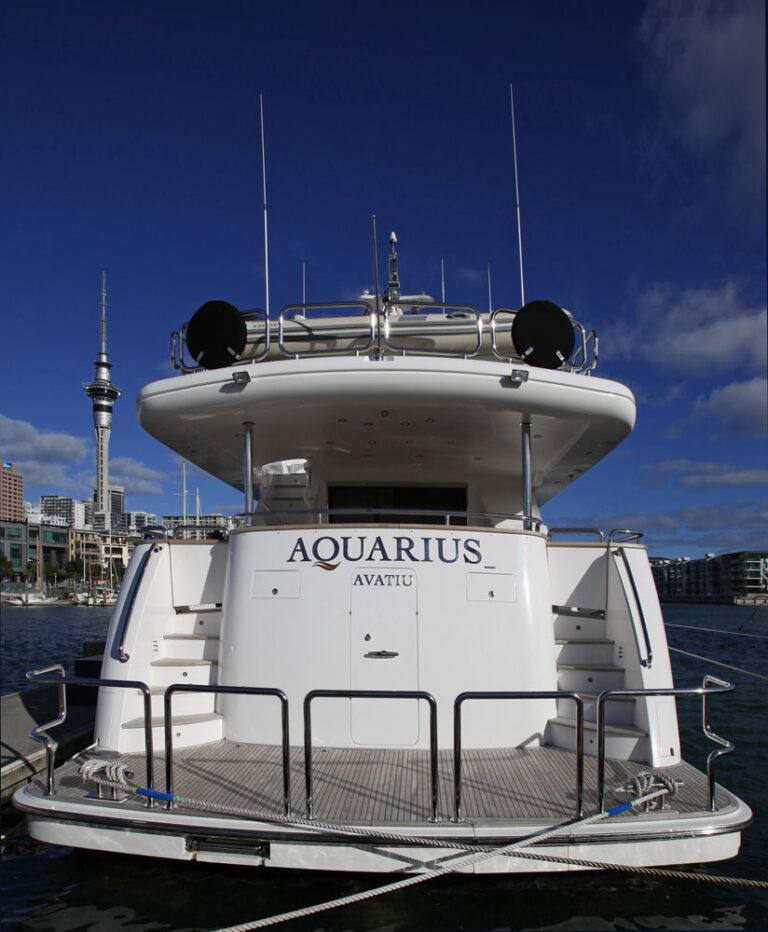 Motor yacht AQUARIUS - Aft View