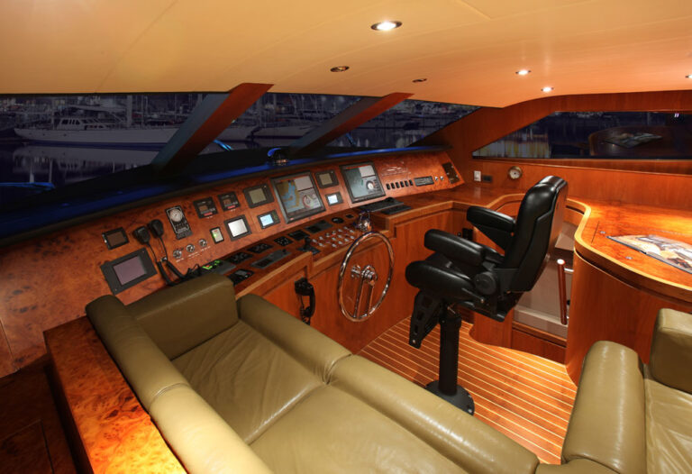 Motor yacht AQUARIUS - Helm