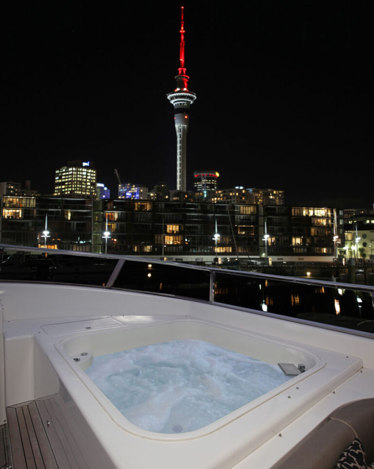 Motor yacht AQUARIUS - Spa Pool