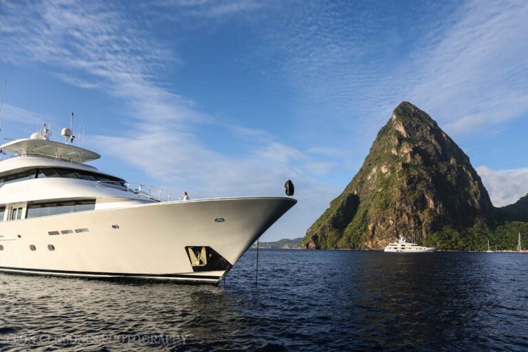 Motor yacht ARIOSO - Bow shot