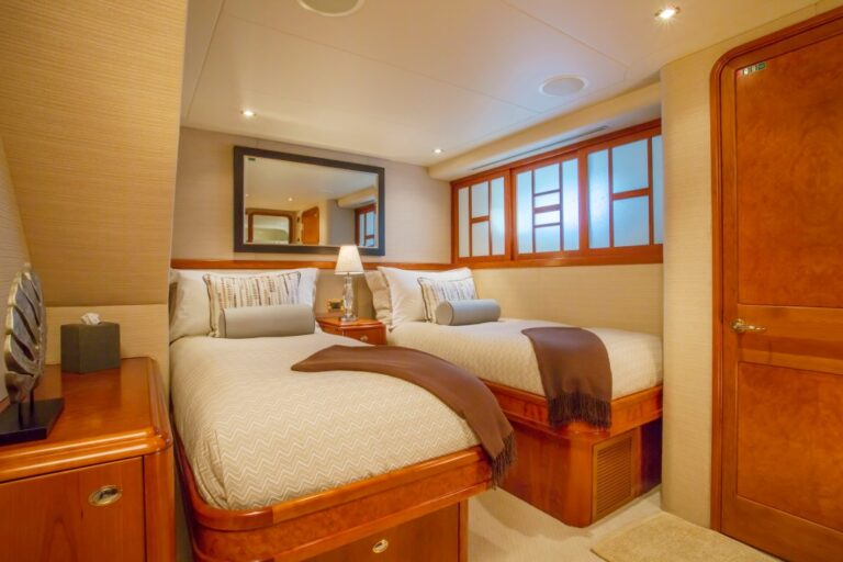 Motor yacht ARIOSO - Convertible twin to double cabin