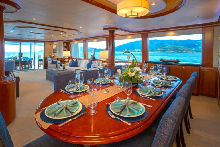 Motor yacht ARIOSO - Formal dining