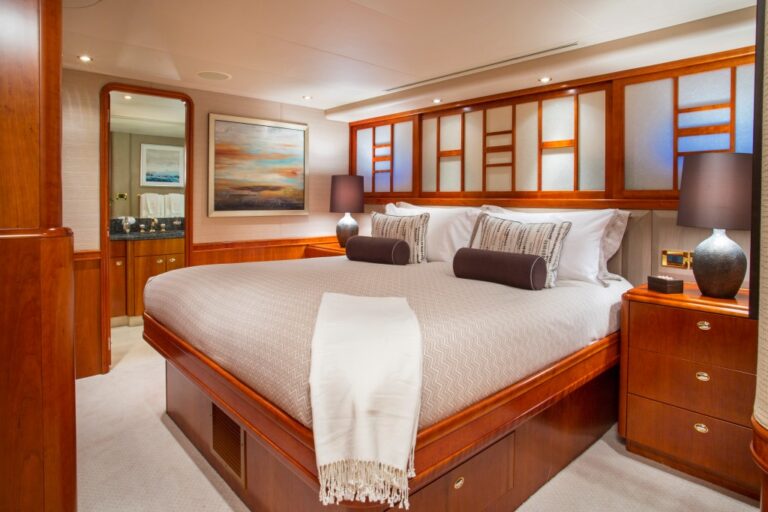 Motor yacht ARIOSO - King guest cabin