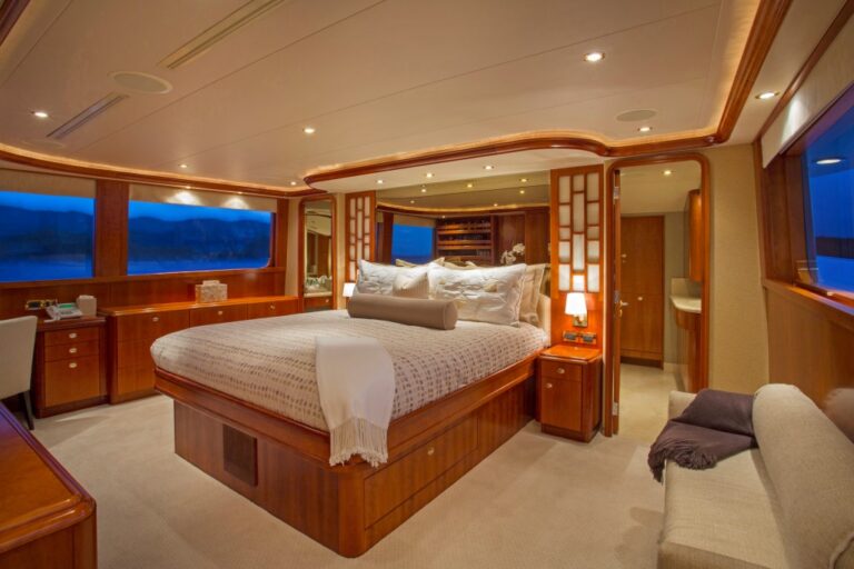 Motor yacht ARIOSO - Master suite