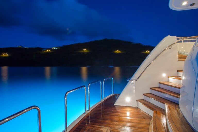 Motor yacht ARIOSO - Swim platform