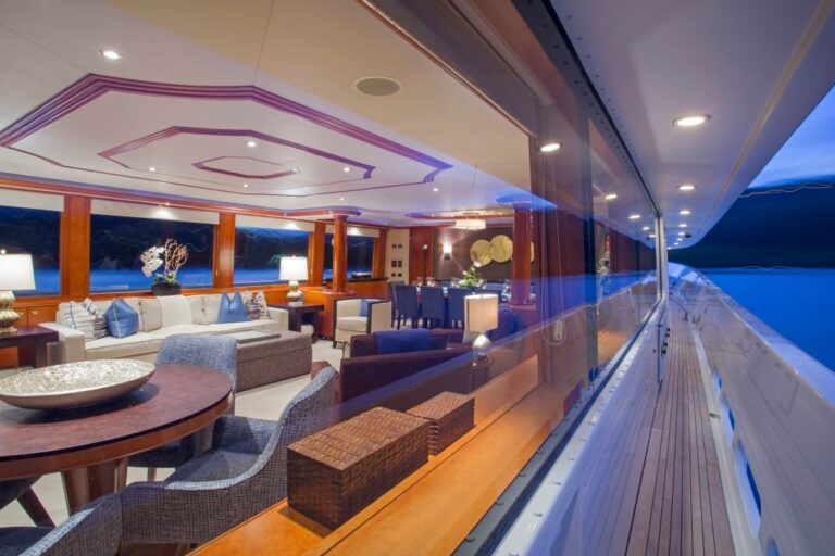 Motor yacht ARIOSO - Walk around decks