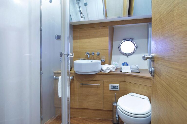 Motor yacht ARWEN - Guest ensuite