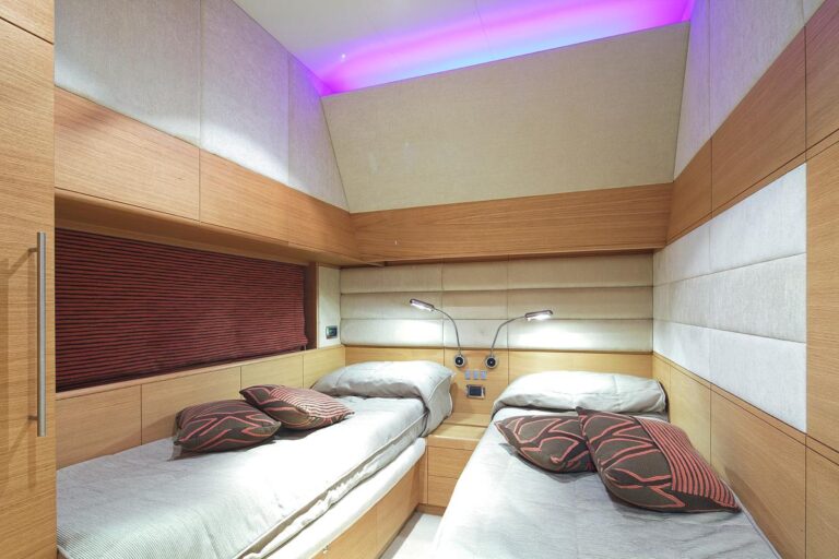Motor yacht ARWEN - Twin guest cabin