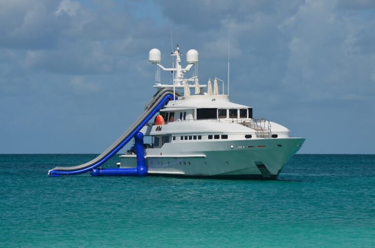 Motor yacht AT LAST - Waterslide