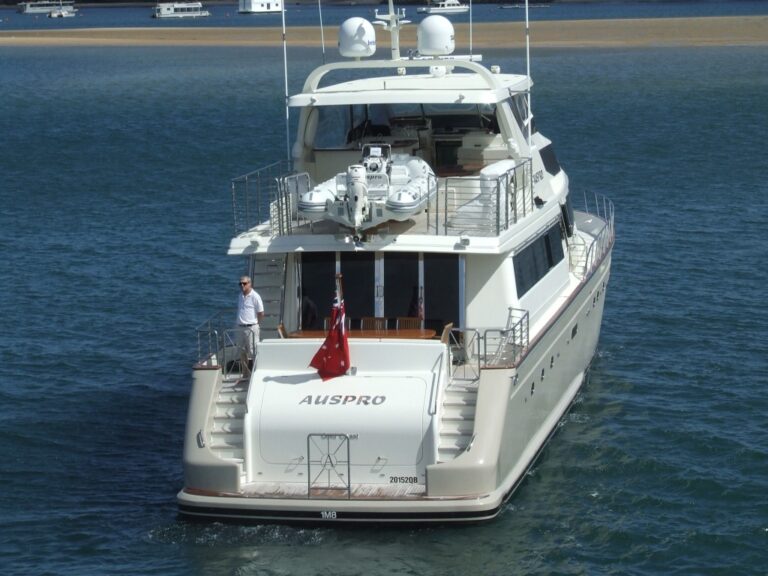 Motor yacht AUSPRO -  Transom