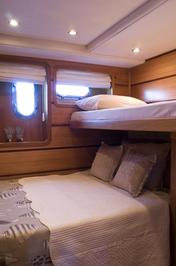 Motor yacht AZMIM -  Twin Cabin
