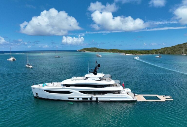 Motor Yacht Ace