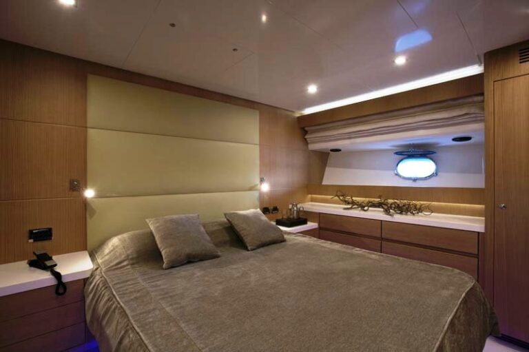 Motor yacht Anassa -  Master Cabin