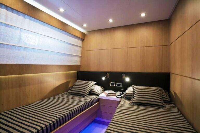 Motor yacht Anassa -  Twin Cabin