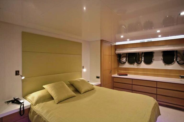 Motor yacht Anassa -  VIP Cabin