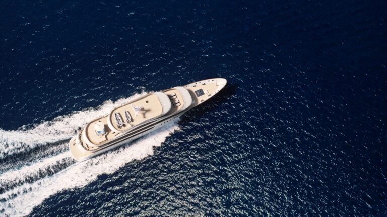 Motor Yacht Anthea Cruising
