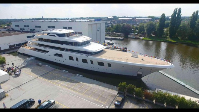 Motor yacht Aquarius from above