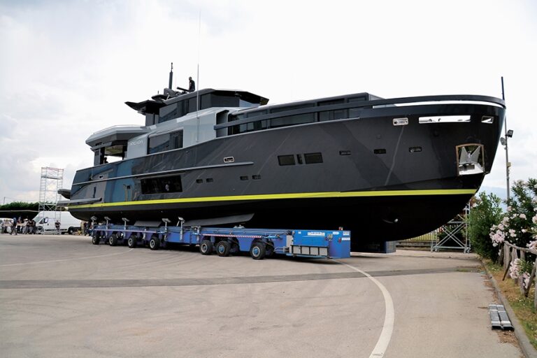 Motor Yacht Arcadia 105