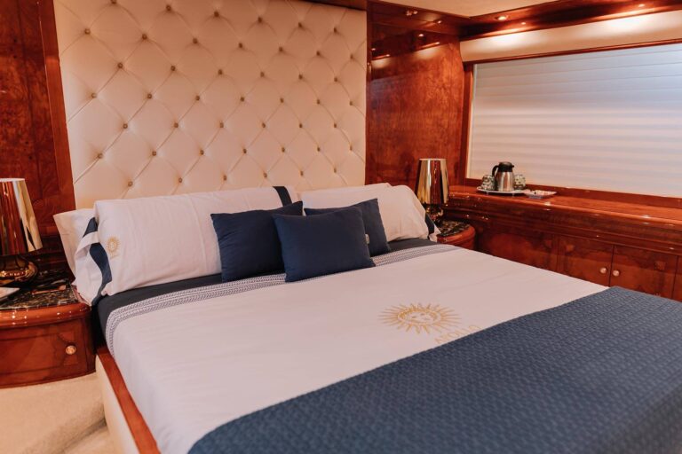 Motor Yacht Astondoa VIP Cabin