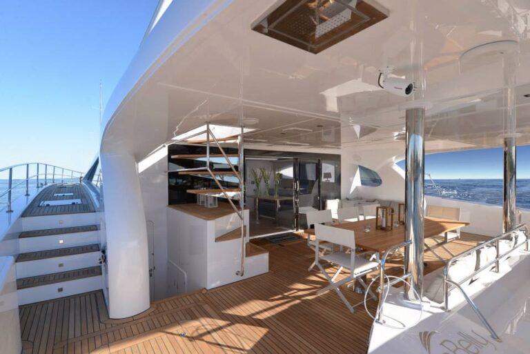 Motor yacht BLUE BELLY - Exterior