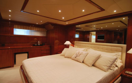 Motor yacht BONITO - Master Cabin