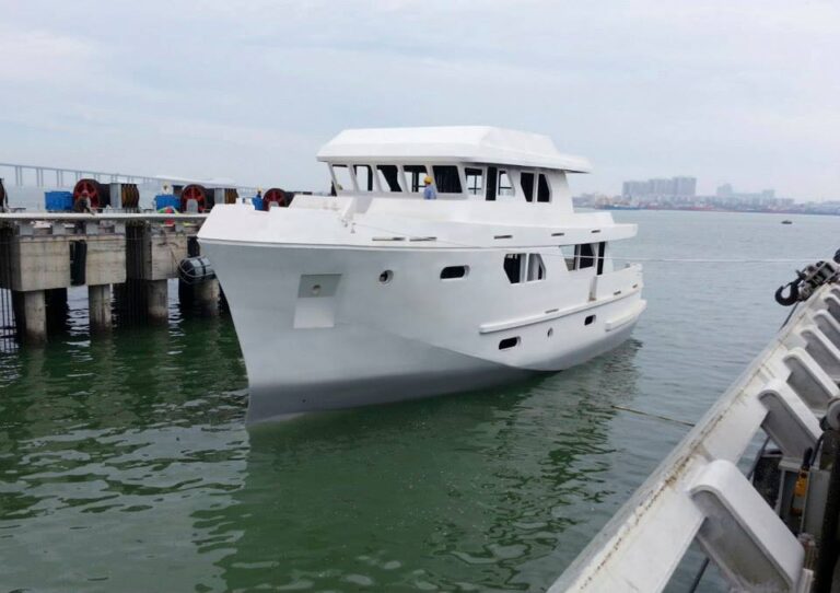 Motor yacht Bering 80