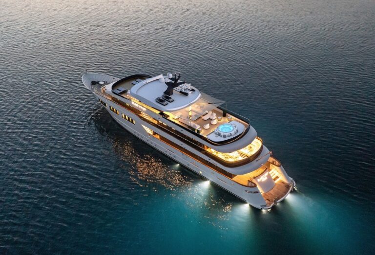 Motor Yacht Black Swan