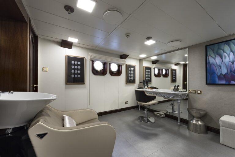 Motor yacht CHAKRA - Beauty room