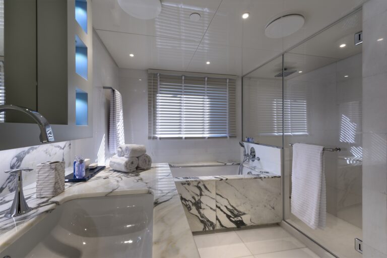 Motor yacht CHAKRA - Deluxe ensuite