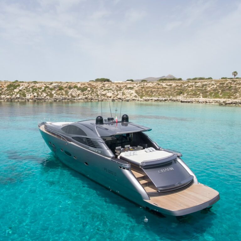 Motor Yacht CHARM