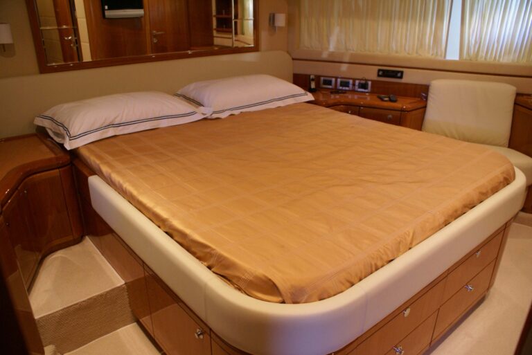 Motor yacht CHI 5 - VIP Cabin