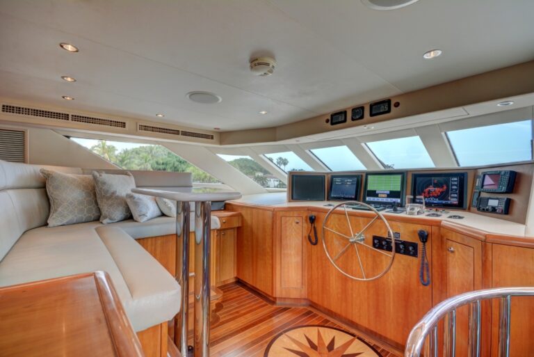 Motor yacht CRESCENDO - Bridge