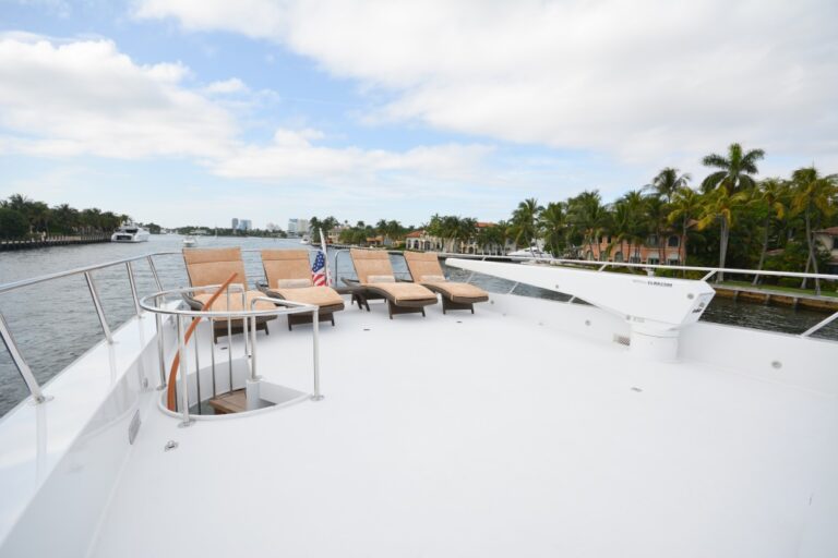Motor yacht CRESCENDO - Chaise loungers