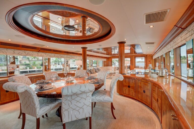 Motor yacht CRESCENDO - Dining