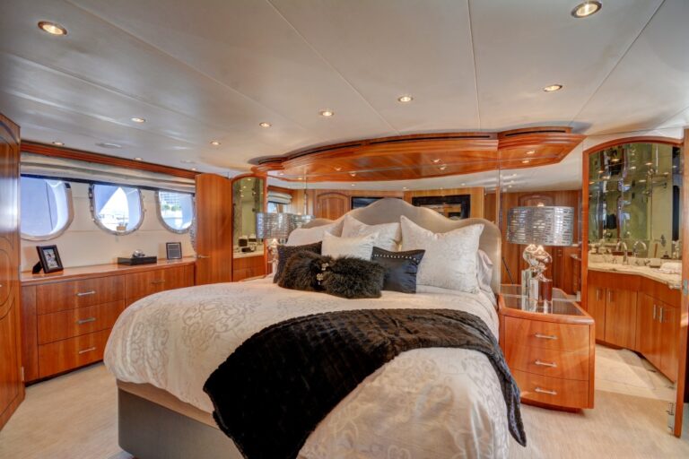 Motor yacht CRESCENDO - Master stateroom