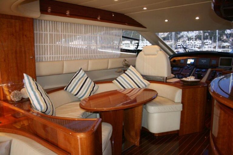 Motor yacht CRIDAMAR -  Salon Seating