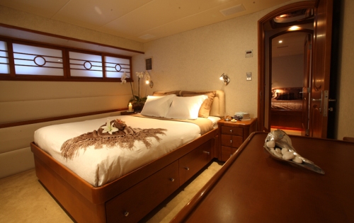 Motor yacht DAYDREAM -  Port Double Cabin