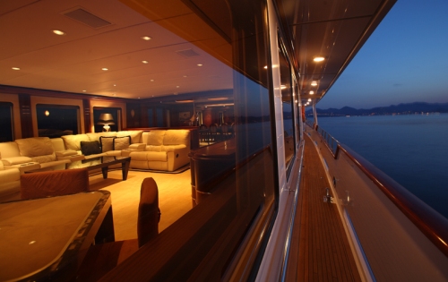 Motor yacht DAYDREAM -  Side Deck