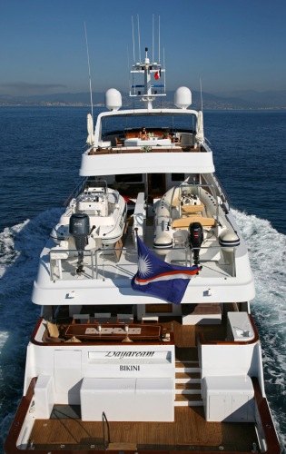 Motor yacht DAYDREAM -  Stern View