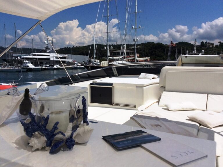 Motor yacht DOUBLE XELLE - Aft Deck
