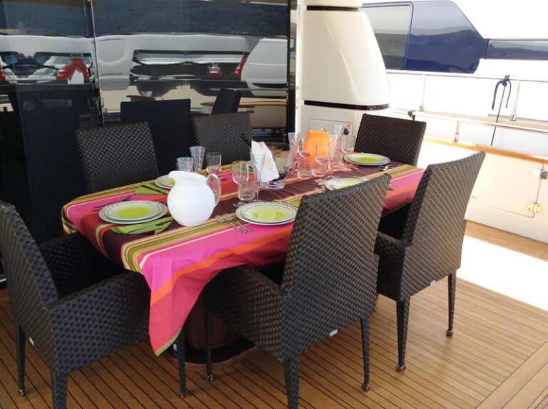 Motor yacht DOUBLE XELLE - Aft Deck Dining
